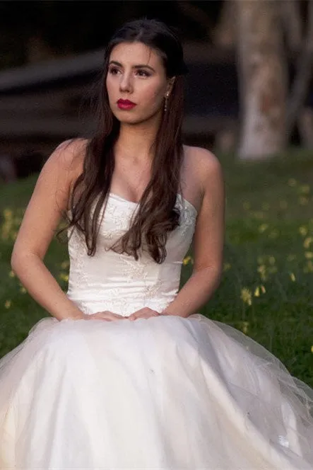 A-line Sweetheart Floor Length Tulle Handmade Flower Beading Wedding Dress