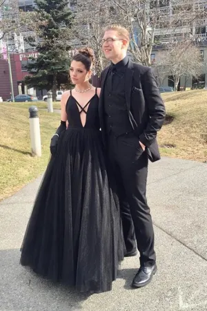 Anneprom Fashion Spaghetti Straps Black Tulle A Line Prom Dresses Floor Length Evening Party Dresses APP0485