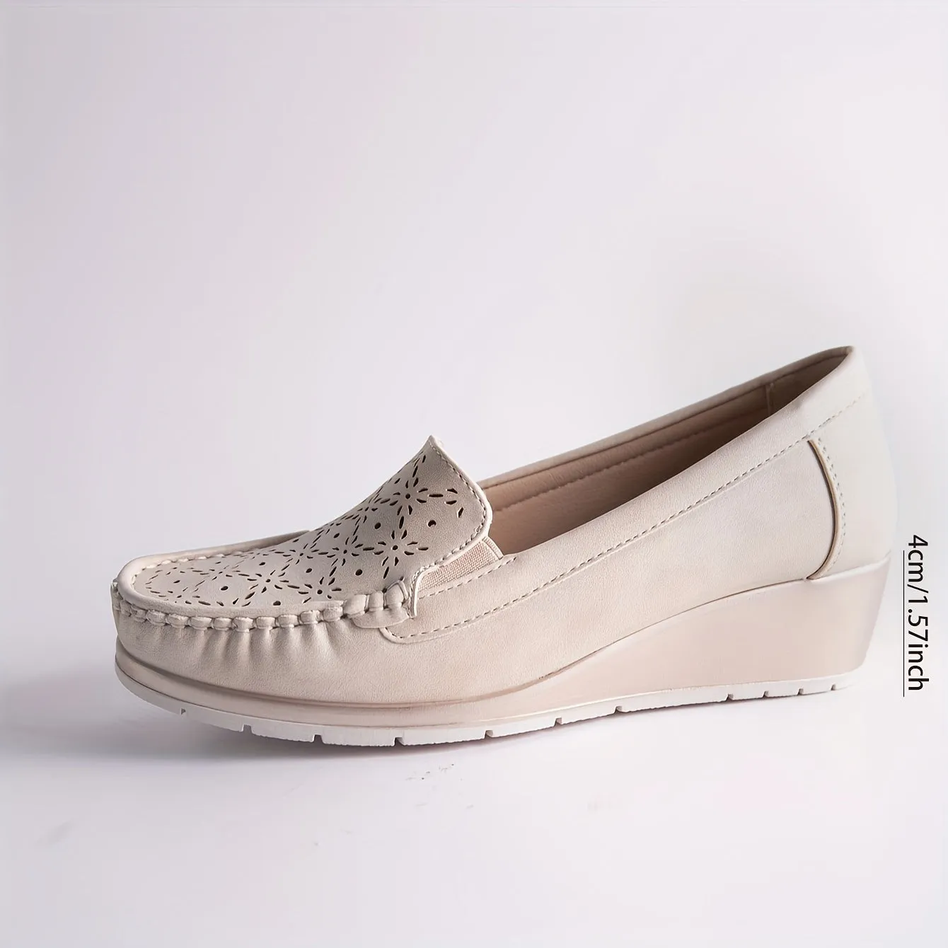 Beige slip-on loafers voor vrouwenademige wig mocassins