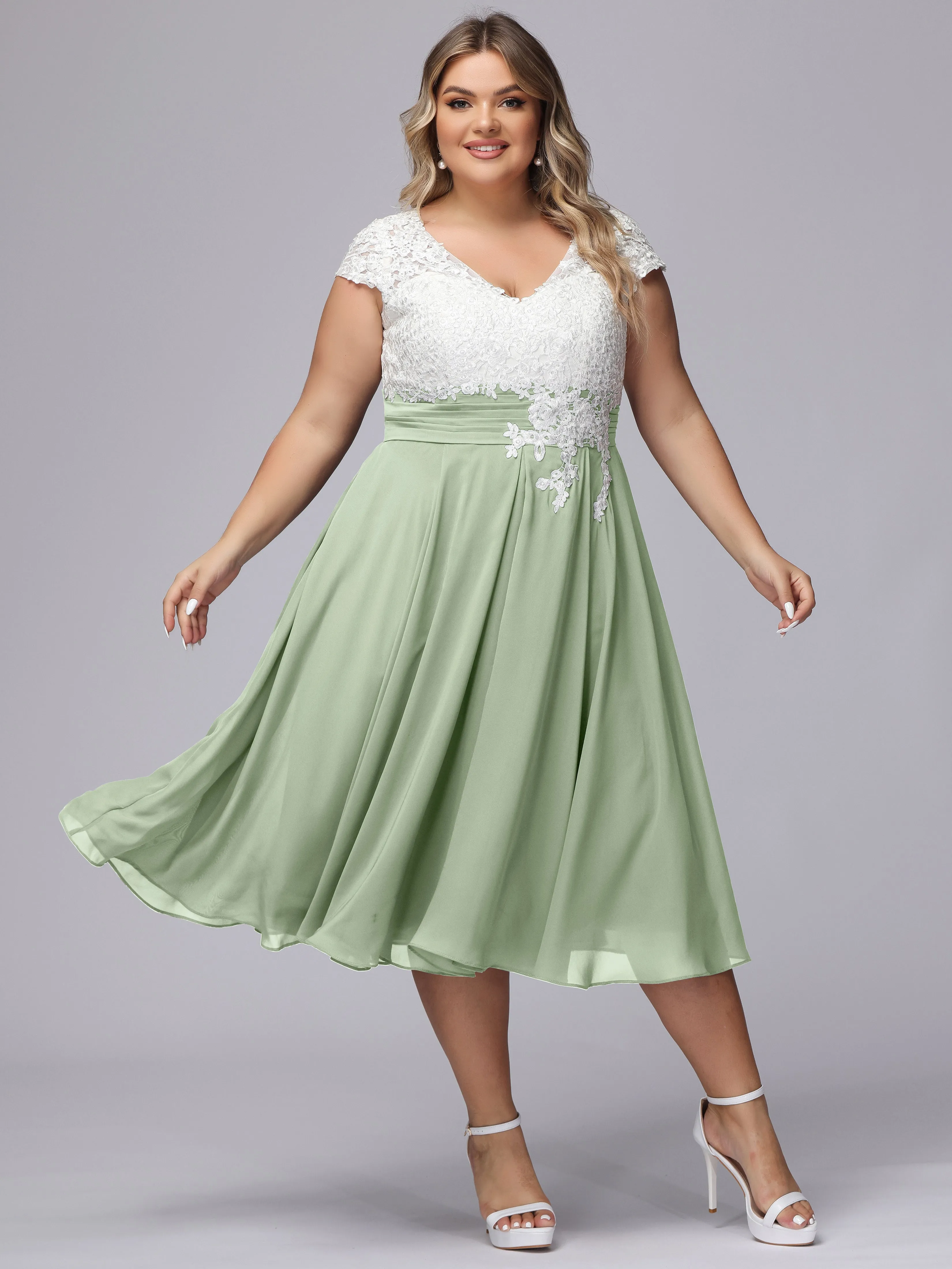 Chic Lace Top Chiffon Tea-Length Plus Size Bridesmaid Dress