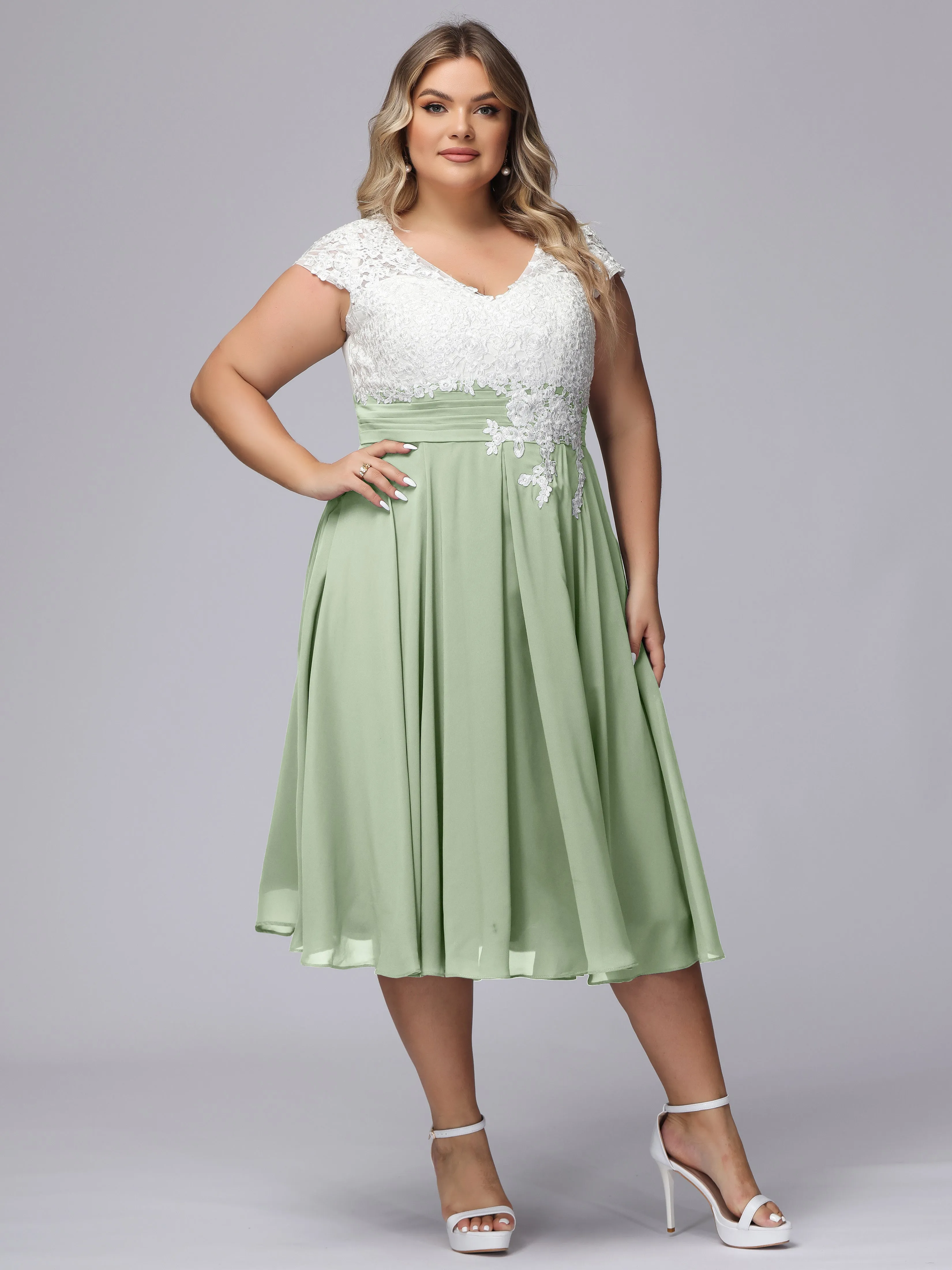 Chic Lace Top Chiffon Tea-Length Plus Size Bridesmaid Dress