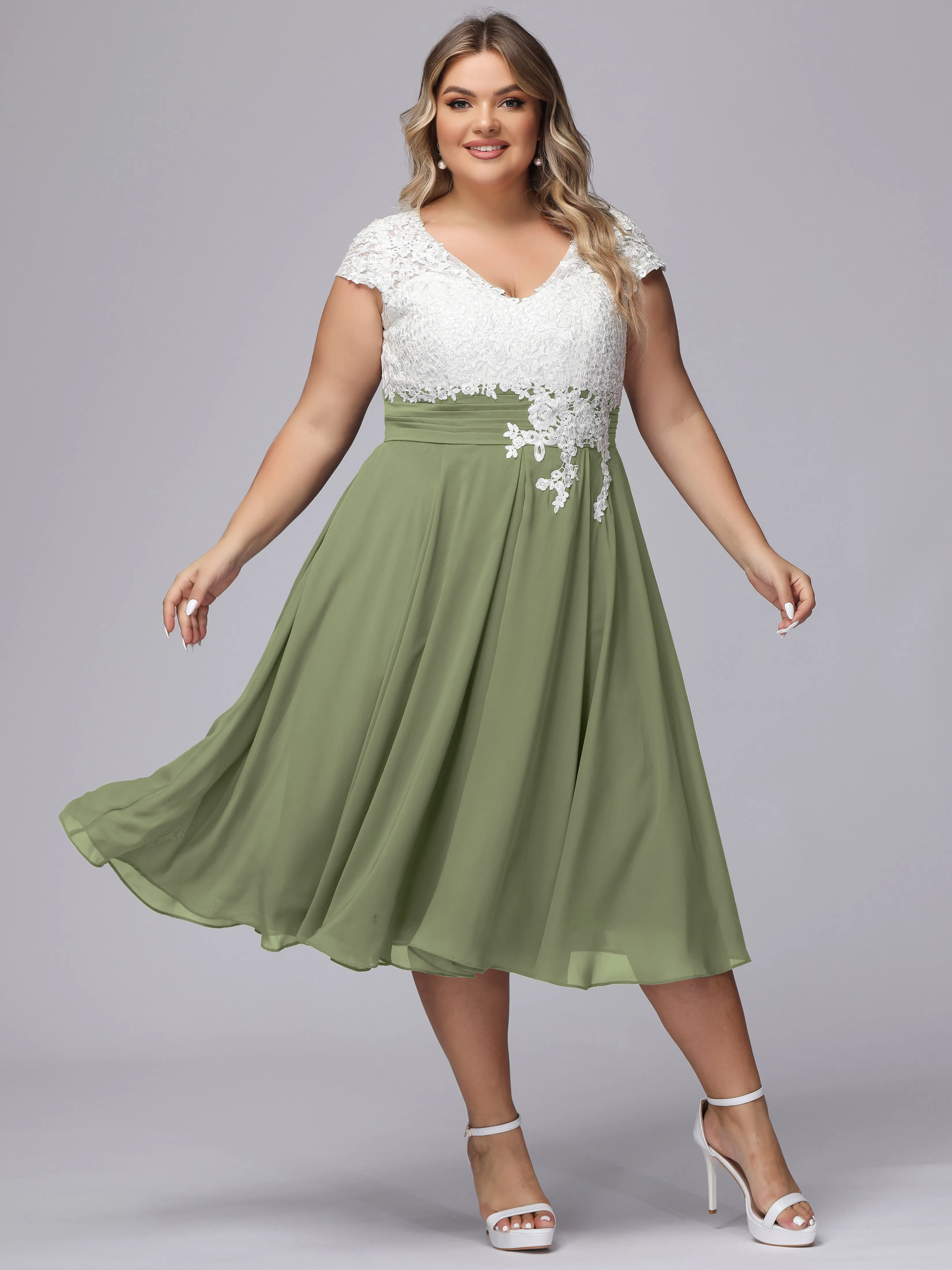 Chic Lace Top Chiffon Tea-Length Plus Size Bridesmaid Dress