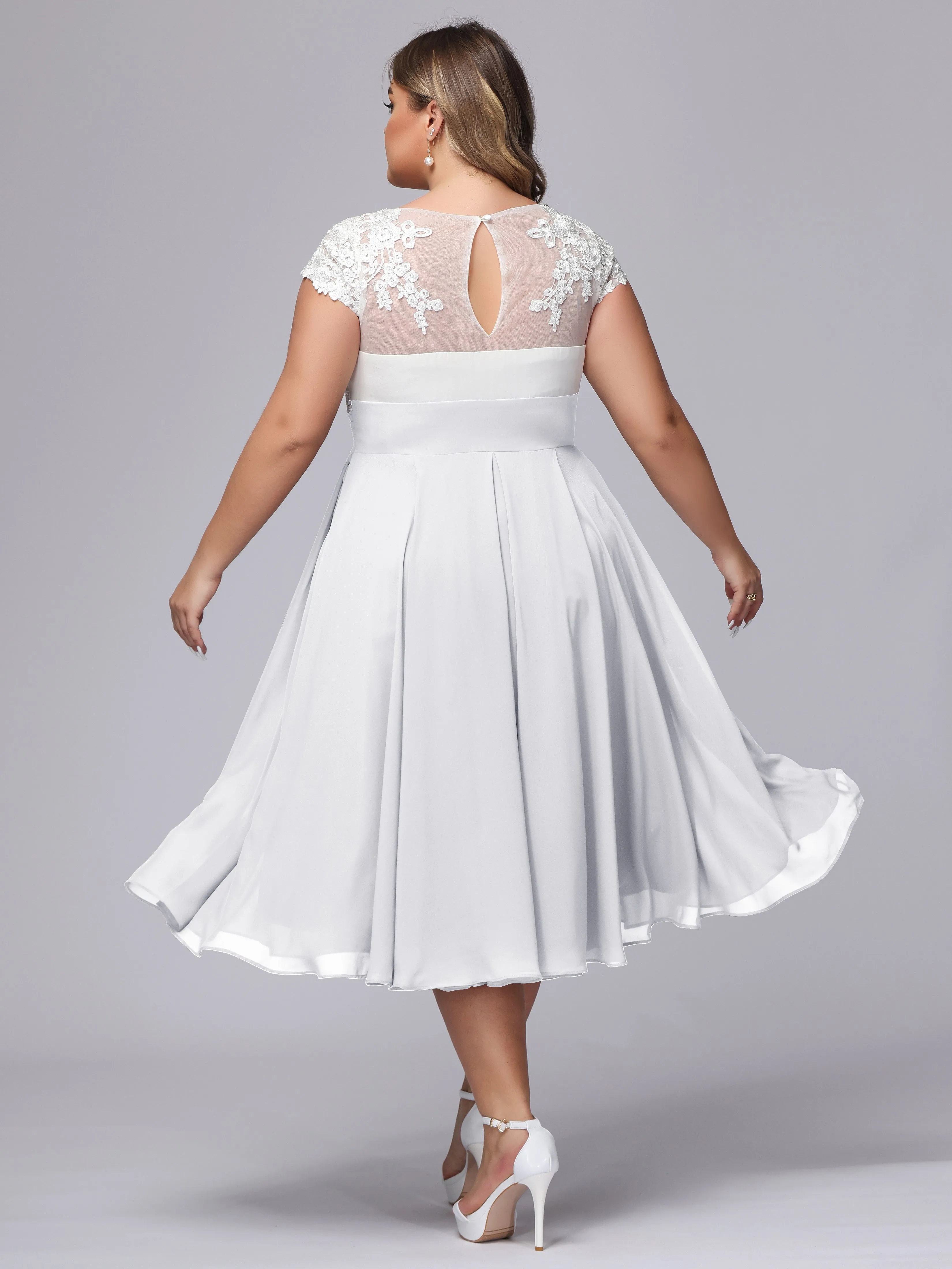 Chic Lace Top Chiffon Tea-Length Plus Size Bridesmaid Dress