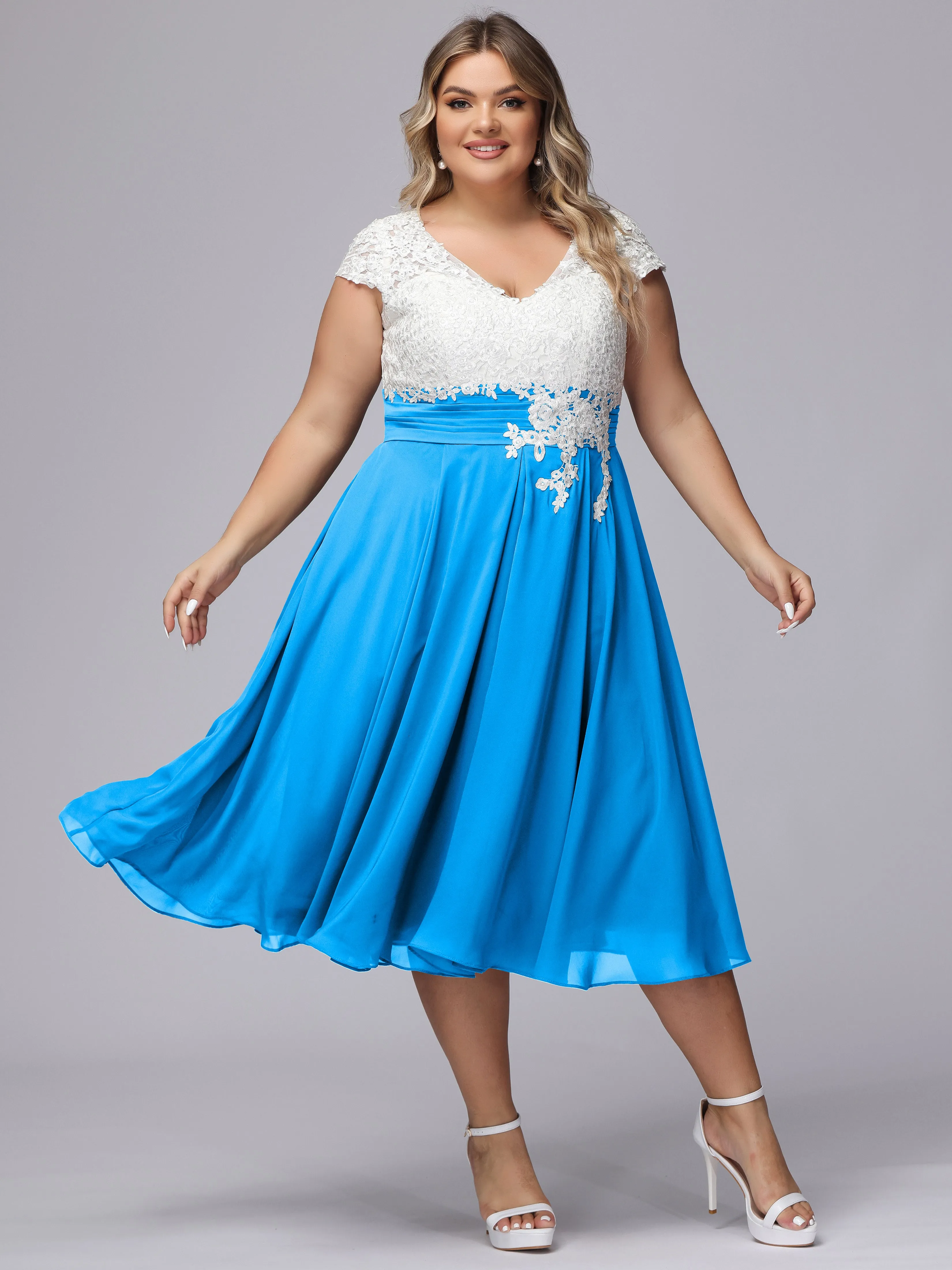 Chic Lace Top Chiffon Tea-Length Plus Size Bridesmaid Dress