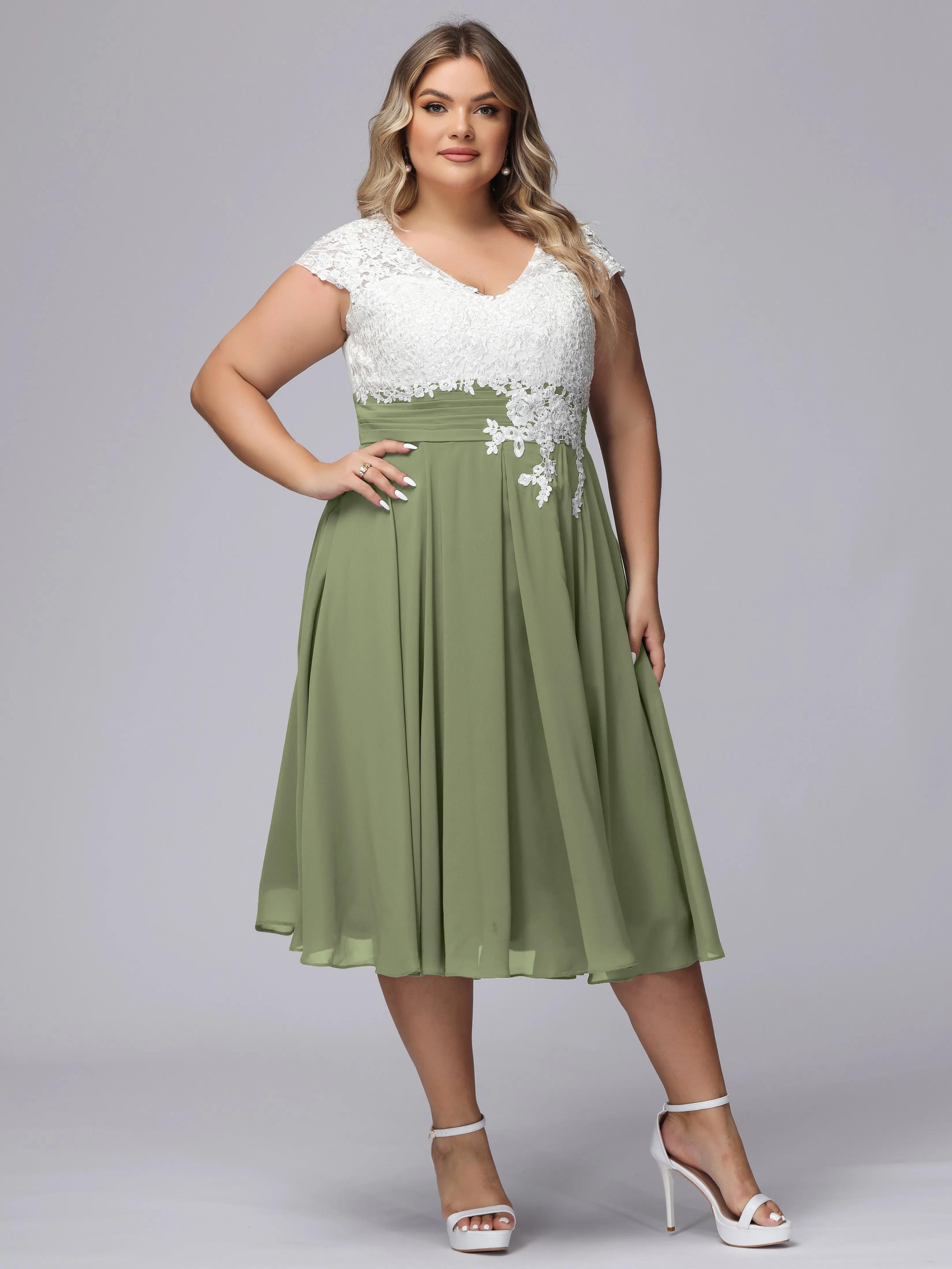 Chic Lace Top Chiffon Tea-Length Plus Size Bridesmaid Dress