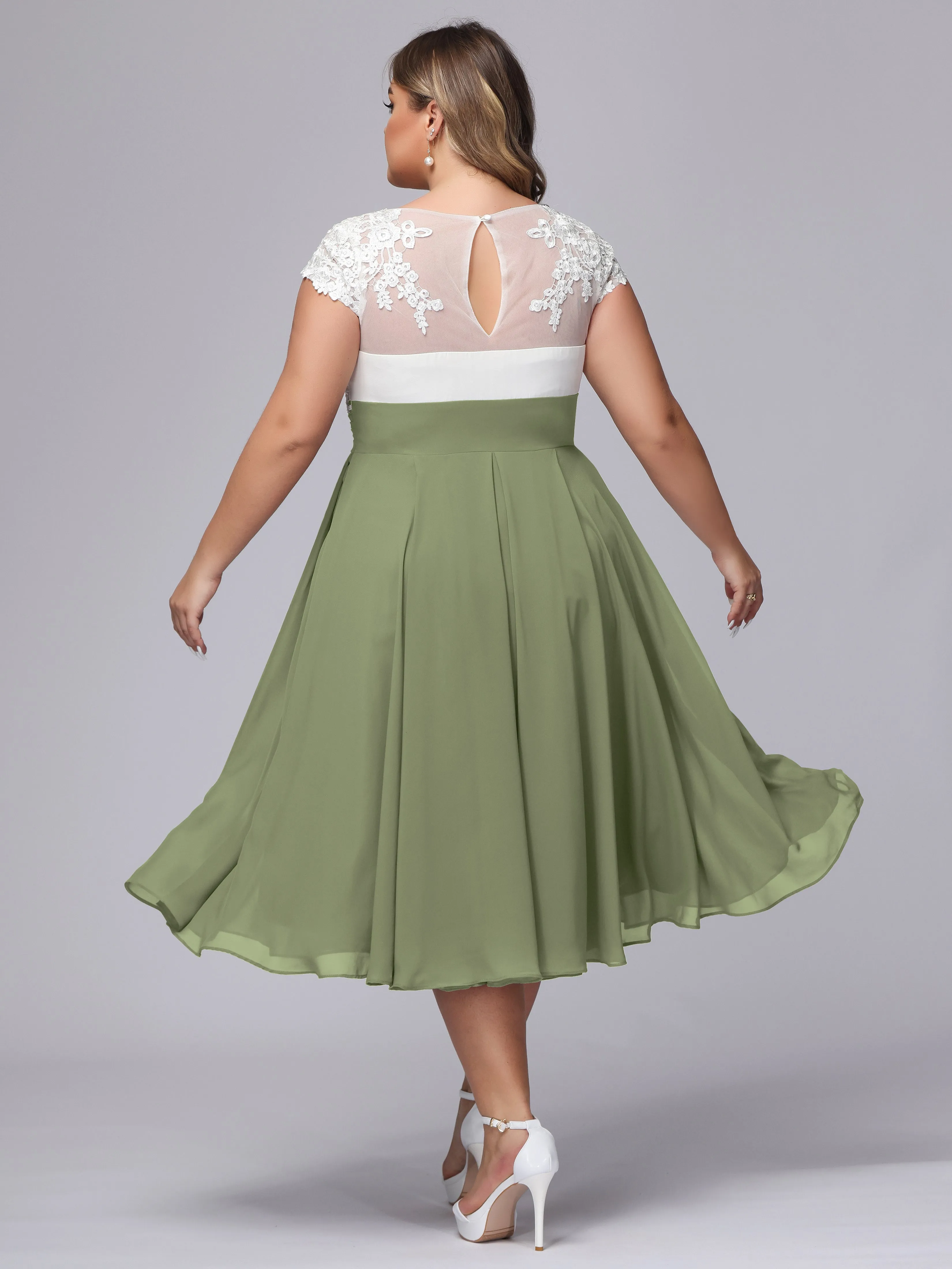 Chic Lace Top Chiffon Tea-Length Plus Size Bridesmaid Dress