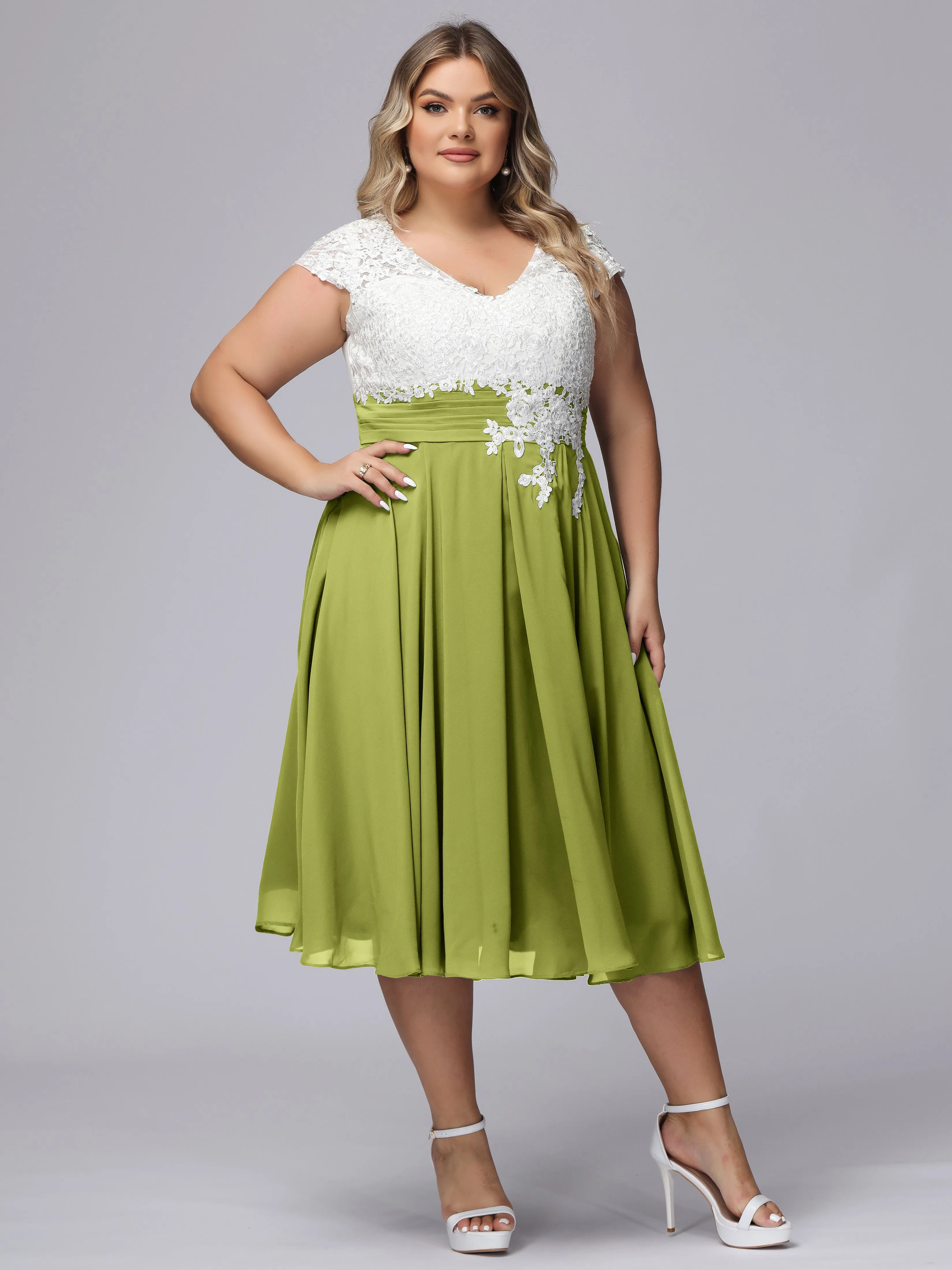 Chic Lace Top Chiffon Tea-Length Plus Size Bridesmaid Dress