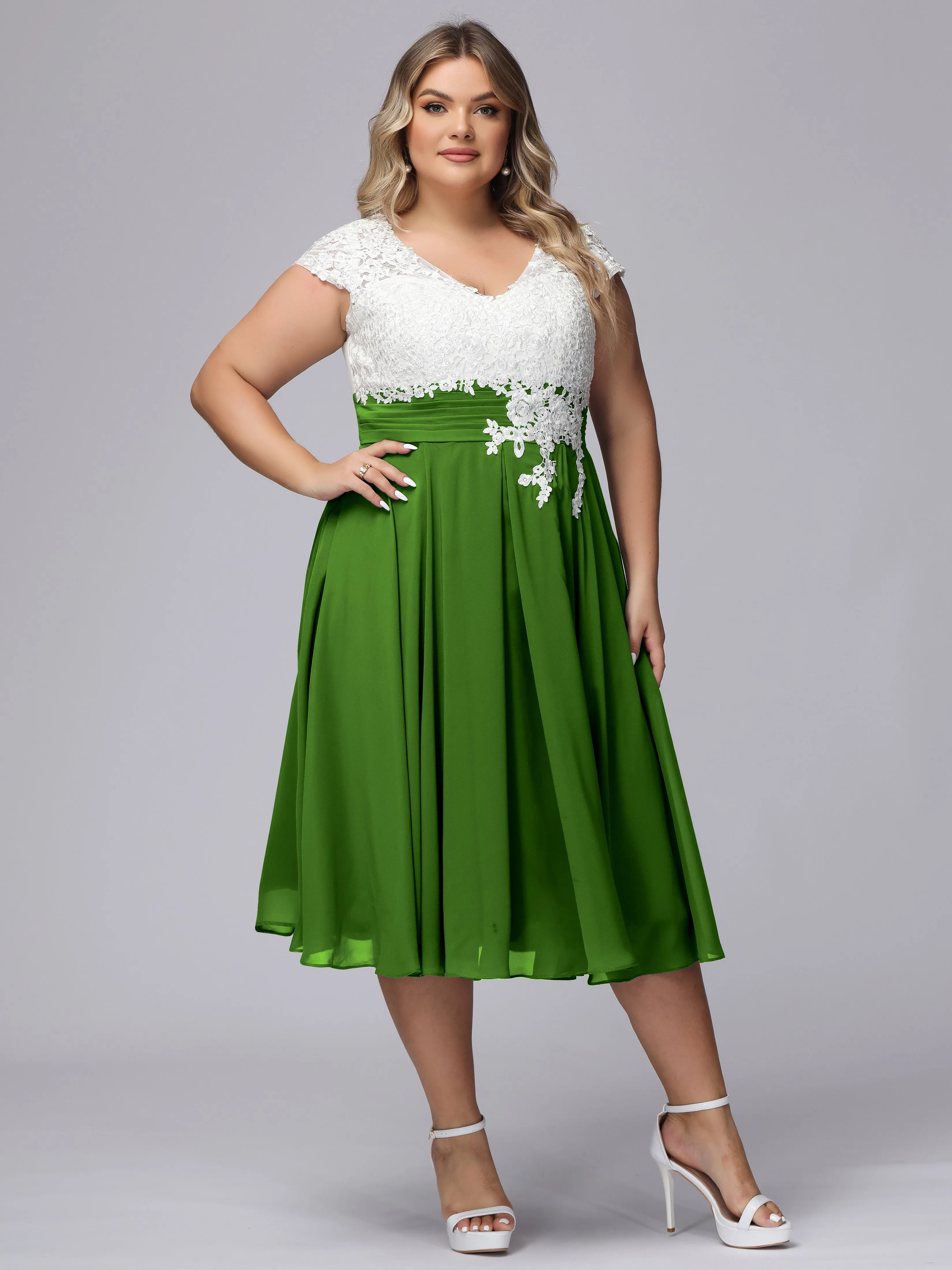 Chic Lace Top Chiffon Tea-Length Plus Size Bridesmaid Dress