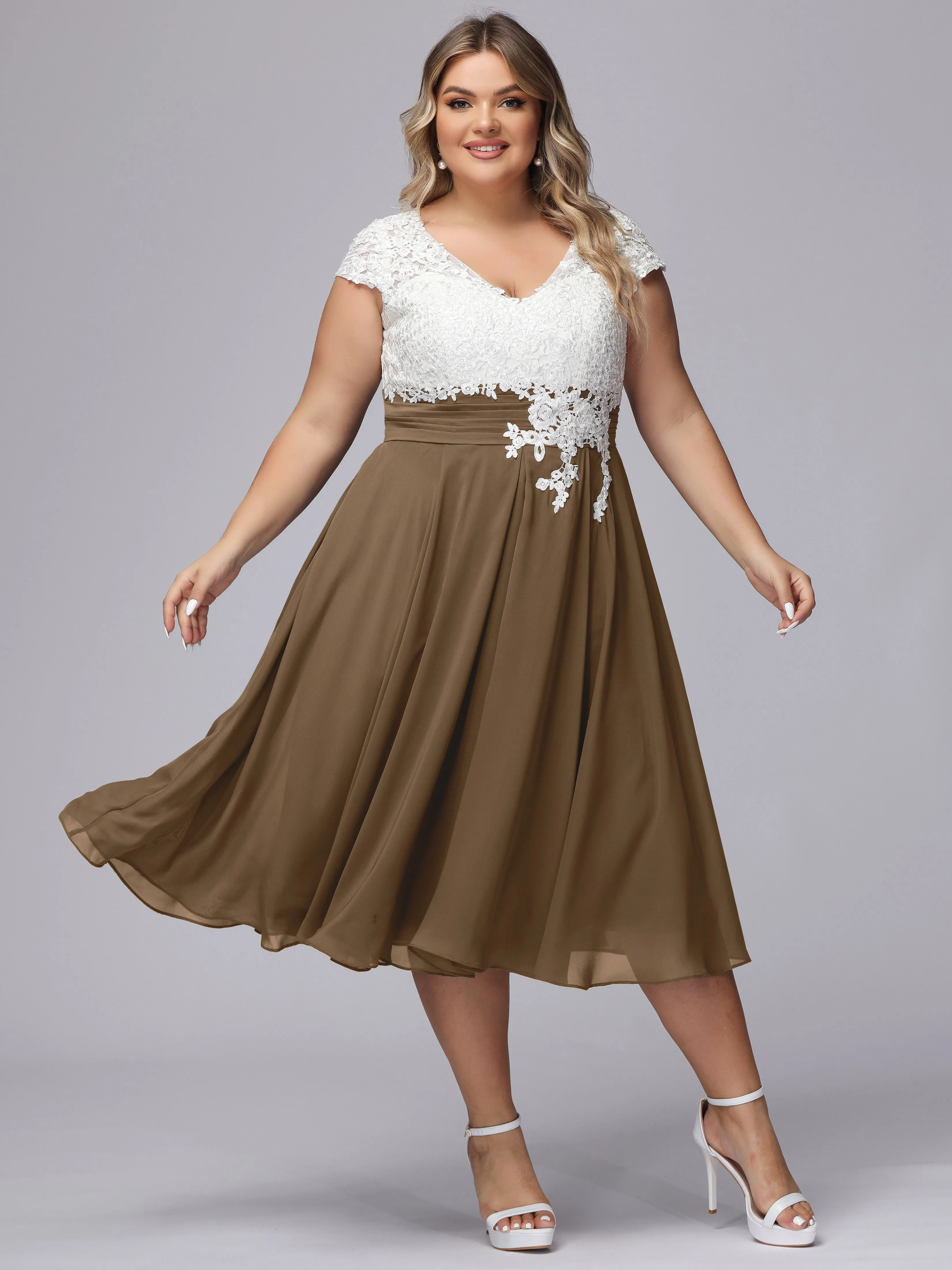 Chic Lace Top Chiffon Tea-Length Plus Size Bridesmaid Dress