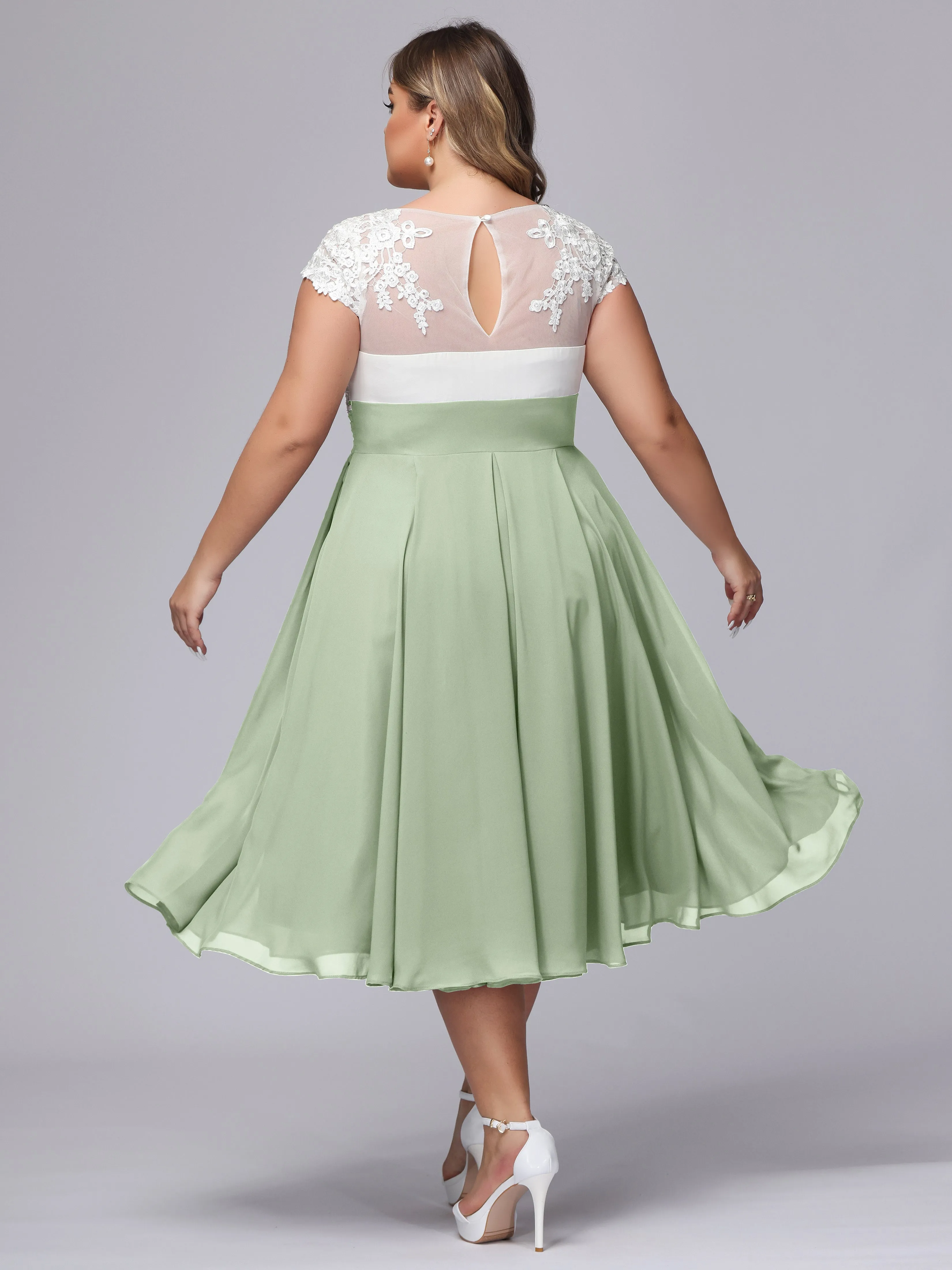Chic Lace Top Chiffon Tea-Length Plus Size Bridesmaid Dress