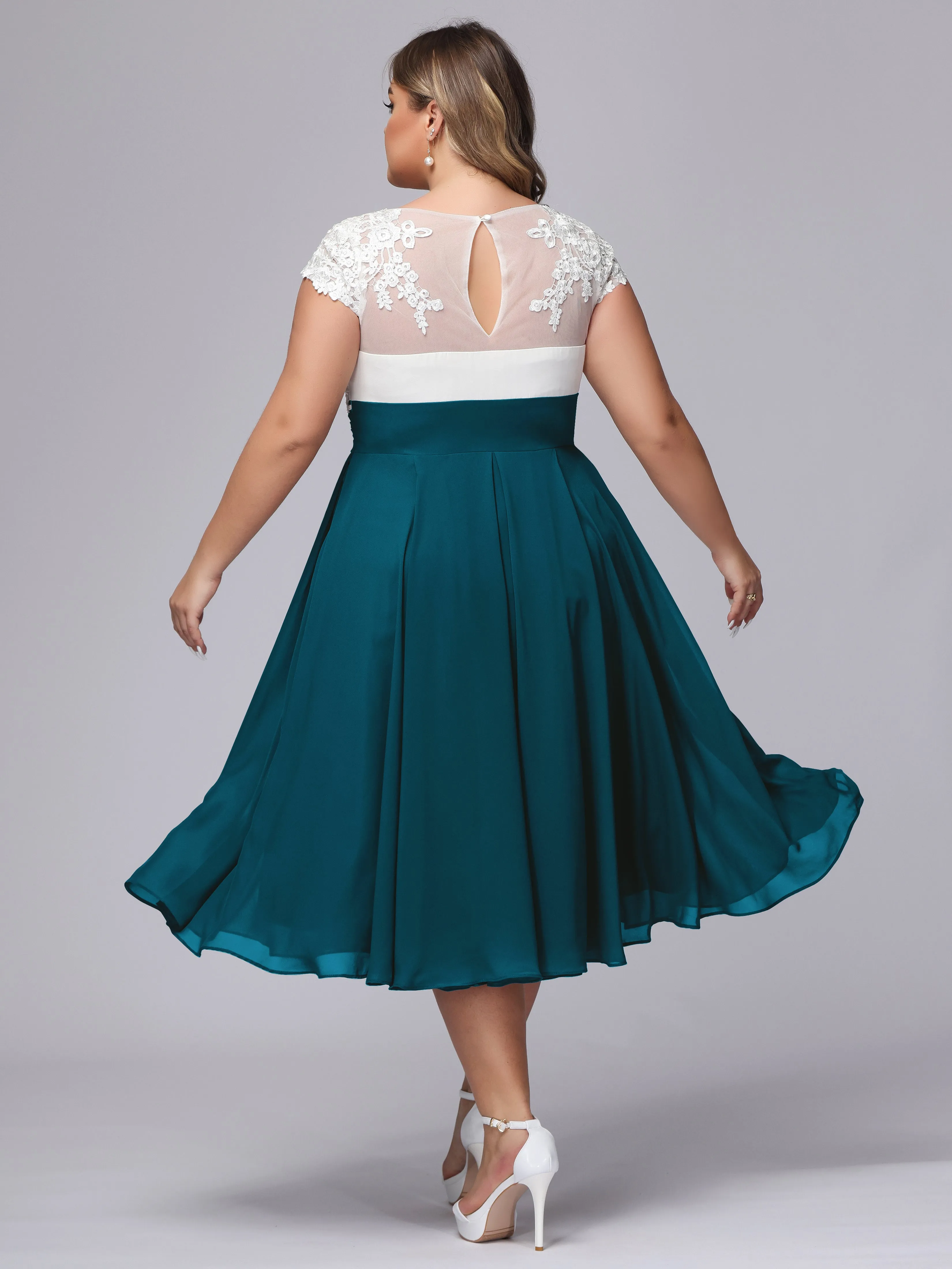 Chic Lace Top Chiffon Tea-Length Plus Size Bridesmaid Dress