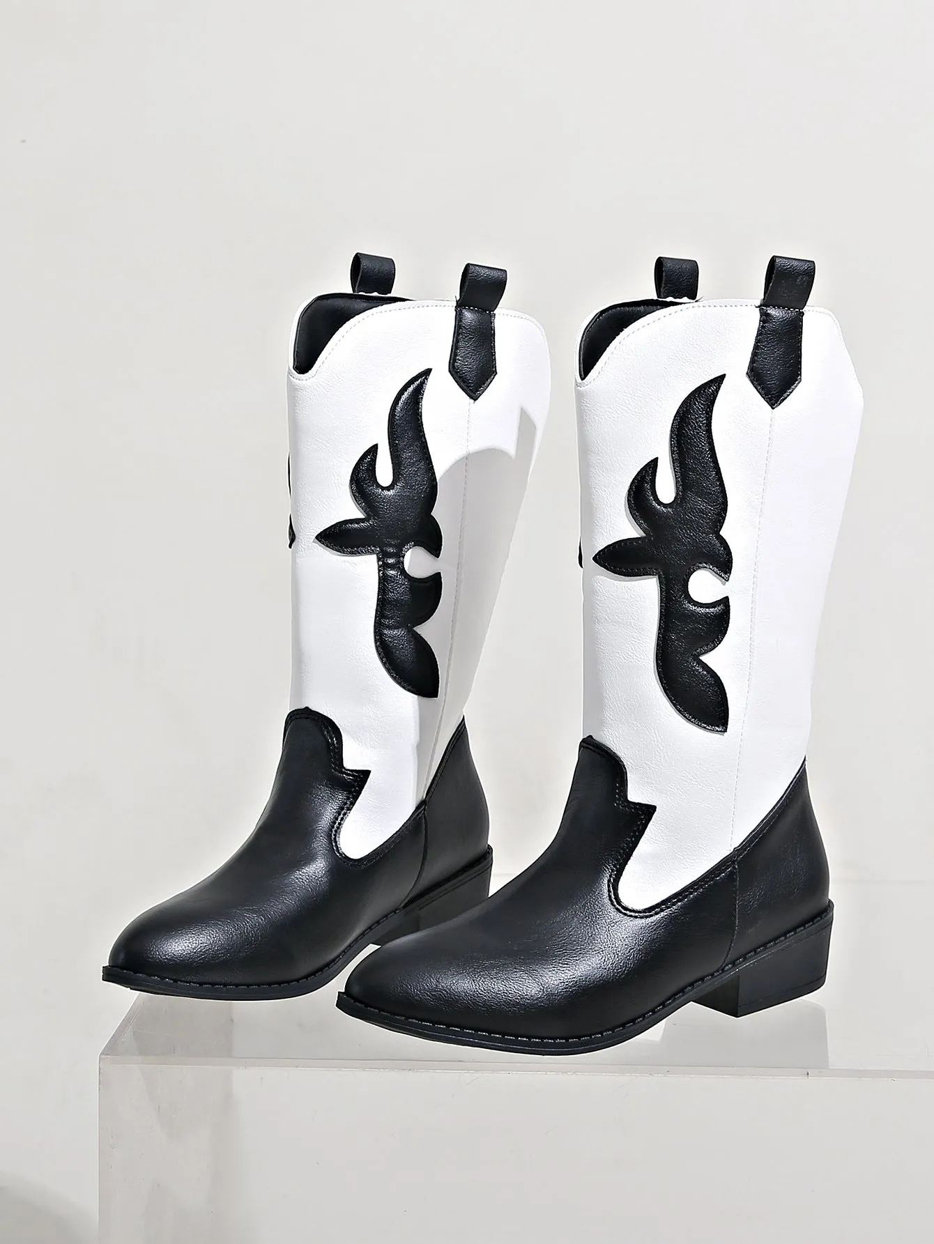Creamtopmall Black and white spliced pointed toe knight boots