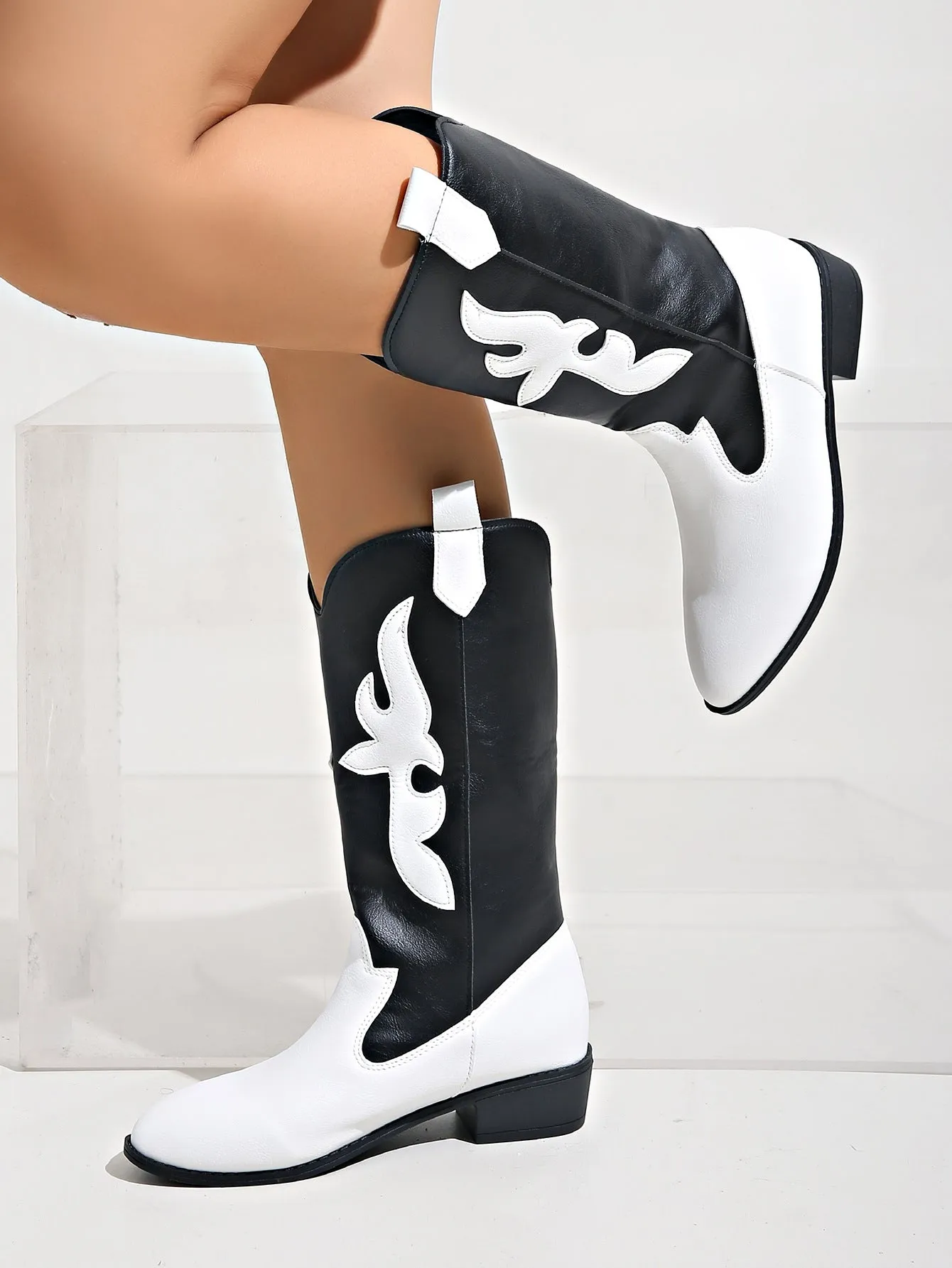 Creamtopmall Black and white spliced pointed toe knight boots