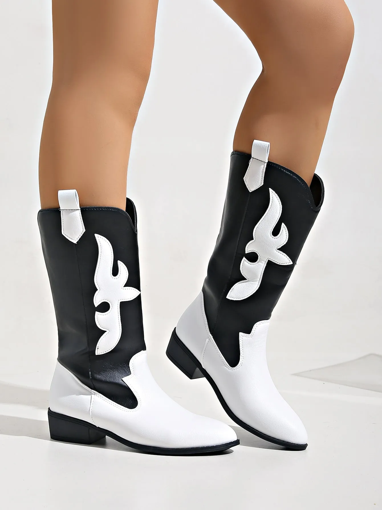 Creamtopmall Black and white spliced pointed toe knight boots