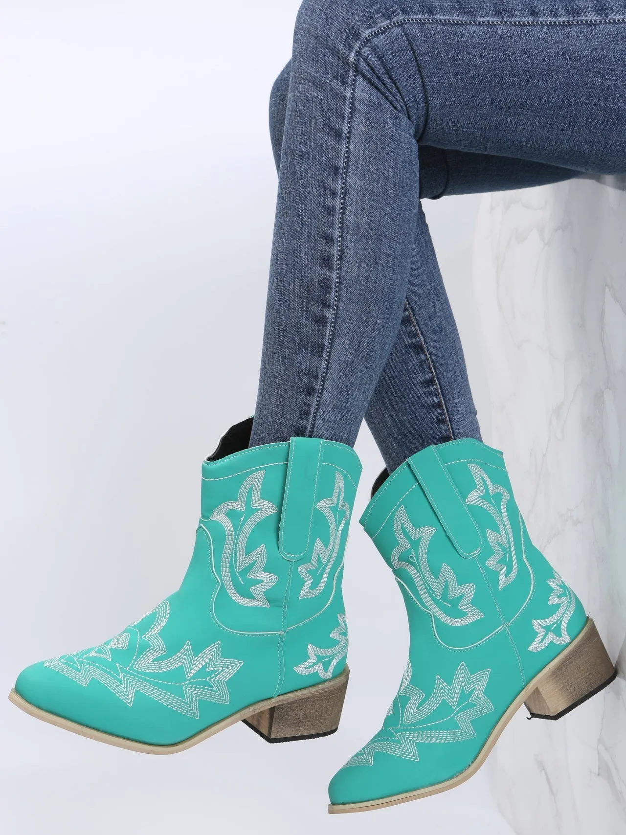 Creamtopmall Embroidered Floral Chunky Heel Martin Boots