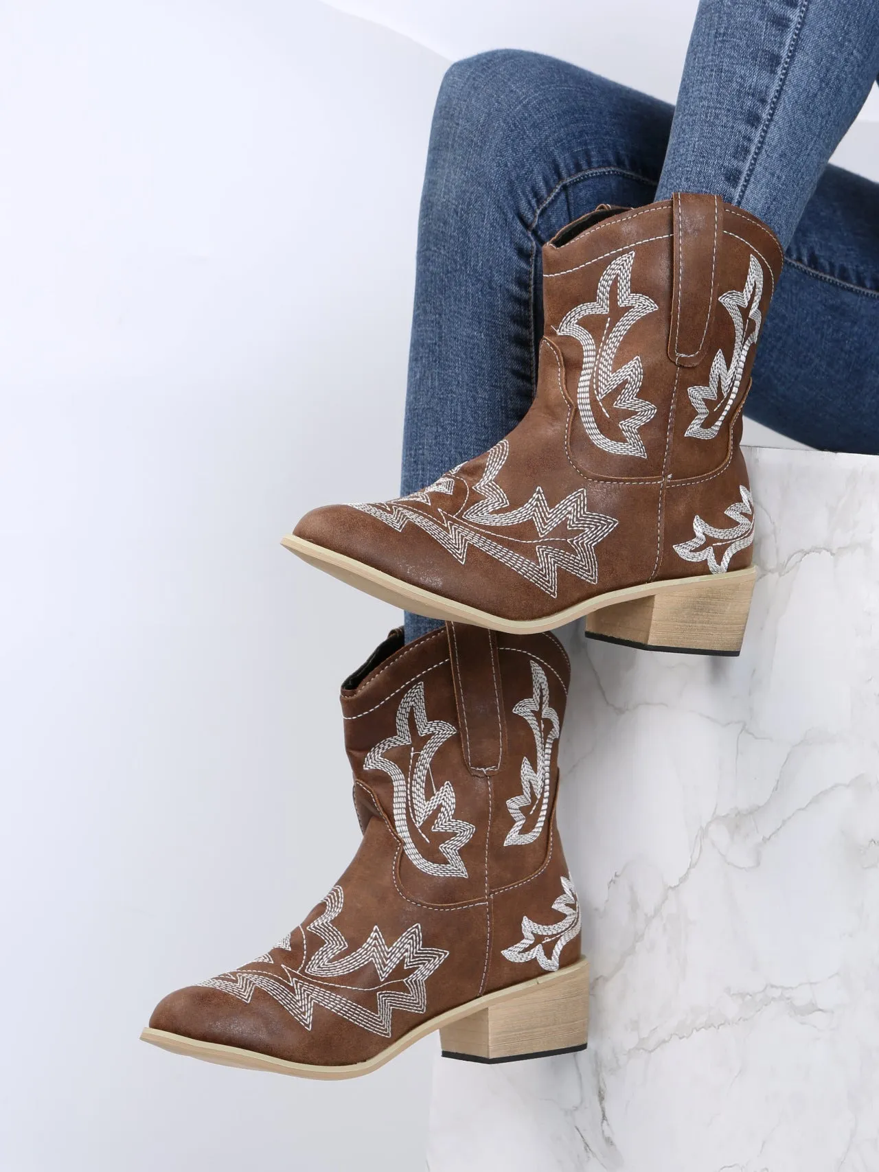 Creamtopmall Embroidered Floral Chunky Heel Martin Boots