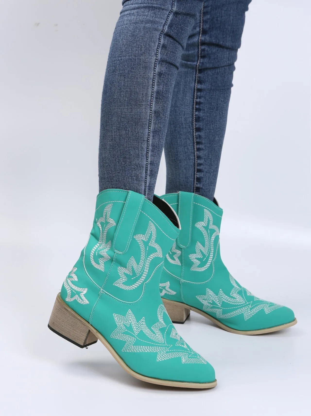 Creamtopmall Embroidered Floral Chunky Heel Martin Boots