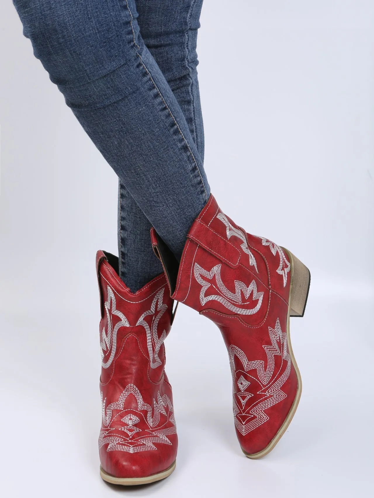 Creamtopmall Embroidered Floral Chunky Heel Martin Boots
