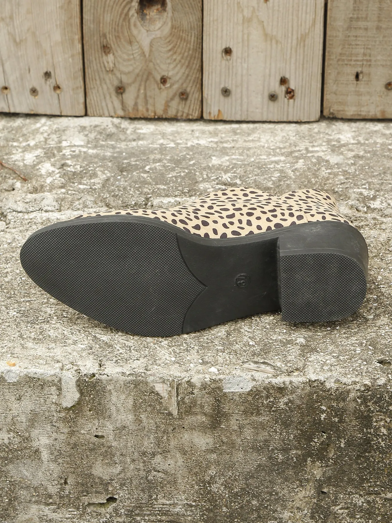 Creamtopmall Fine point leopard mid-seam zip-up Chelsea shoes