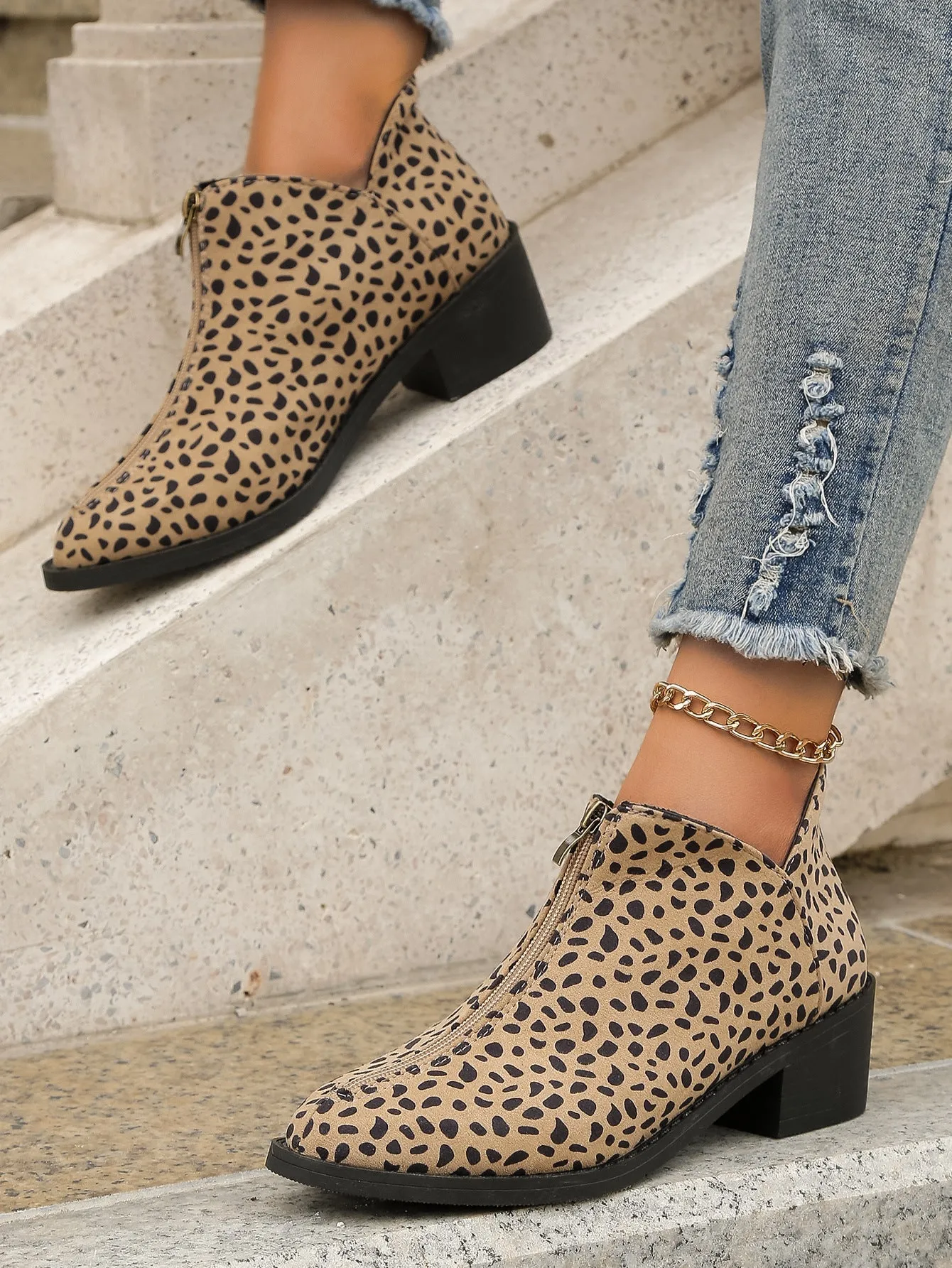 Creamtopmall Fine point leopard mid-seam zip-up Chelsea shoes