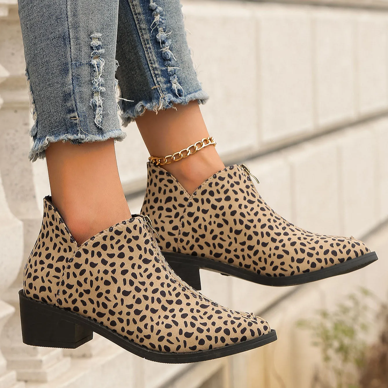 Creamtopmall Fine point leopard mid-seam zip-up Chelsea shoes