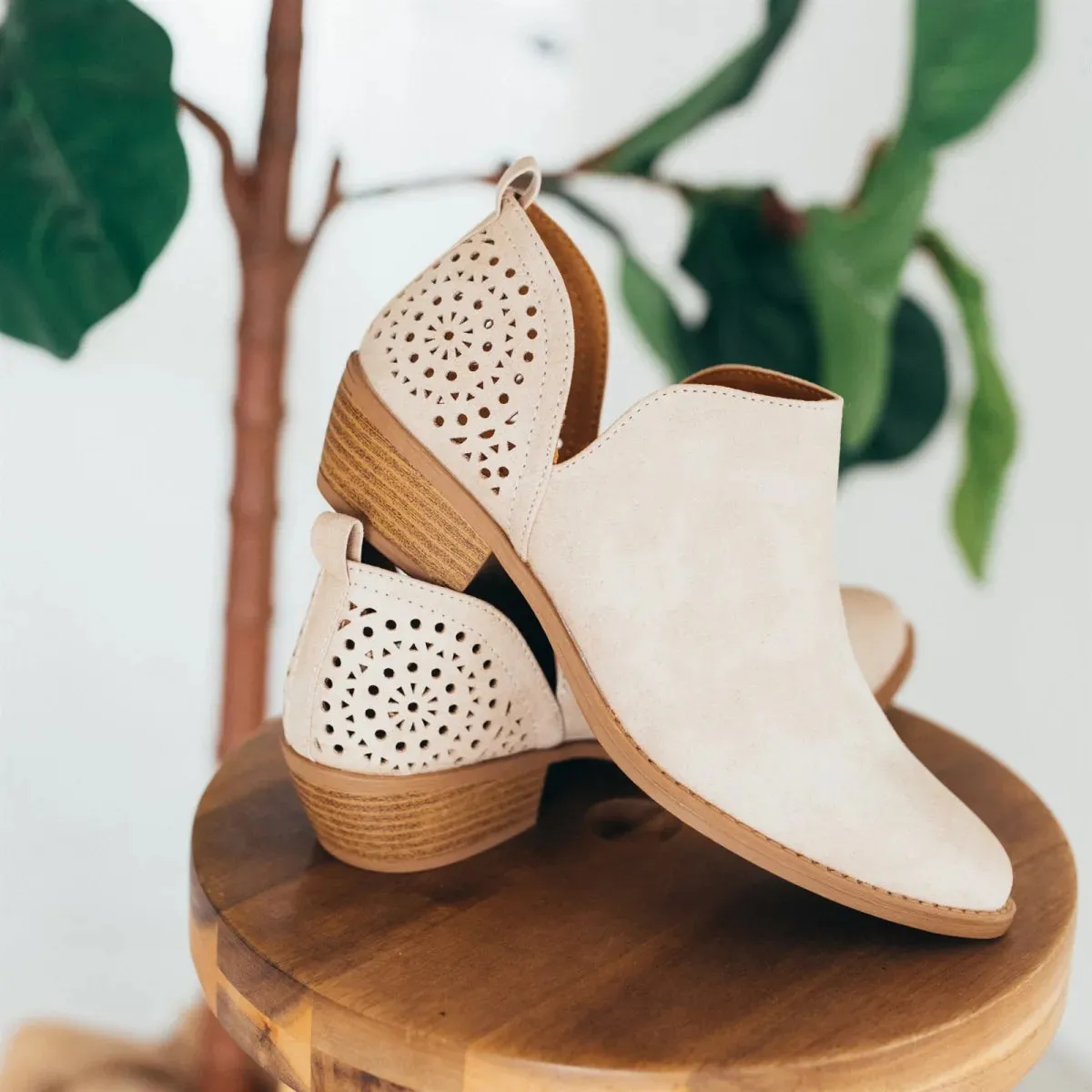 Creamtopmall Retro Enchase High Heel Boots