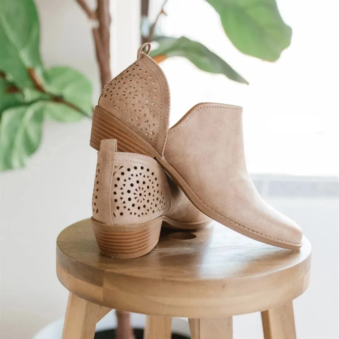 Creamtopmall Retro Enchase High Heel Boots