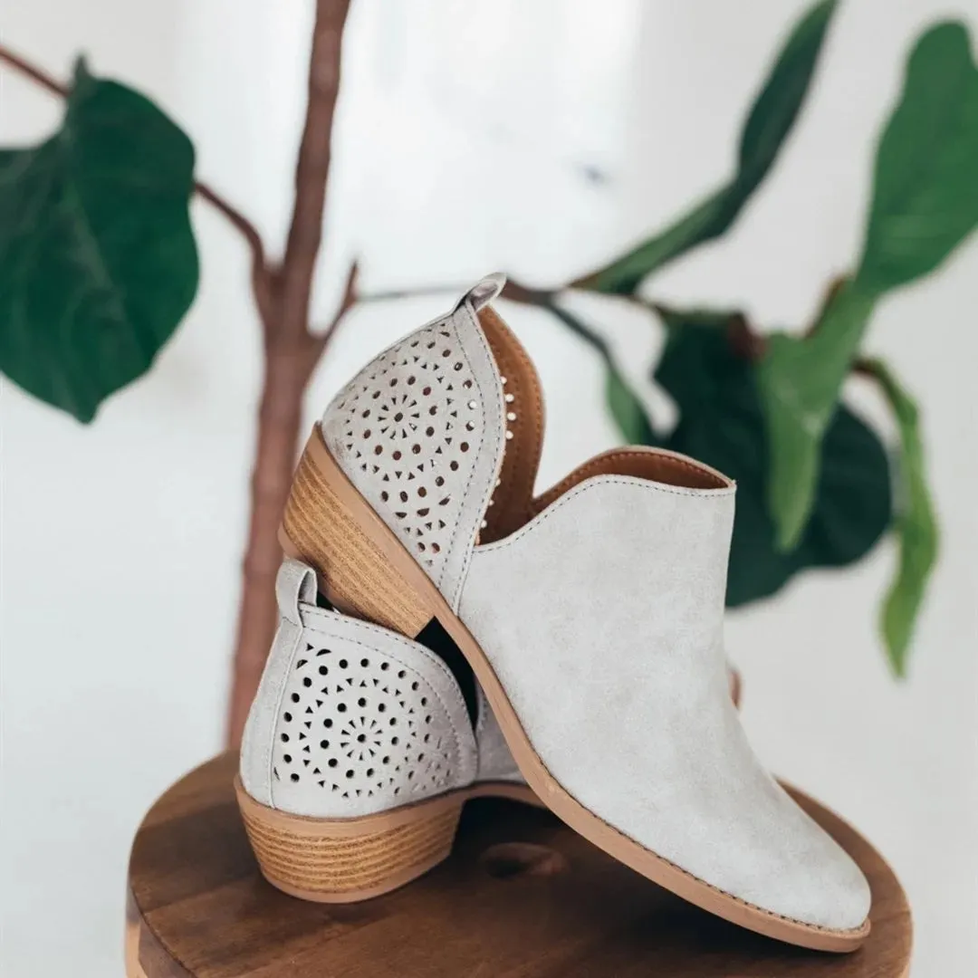 Creamtopmall Retro Enchase High Heel Boots