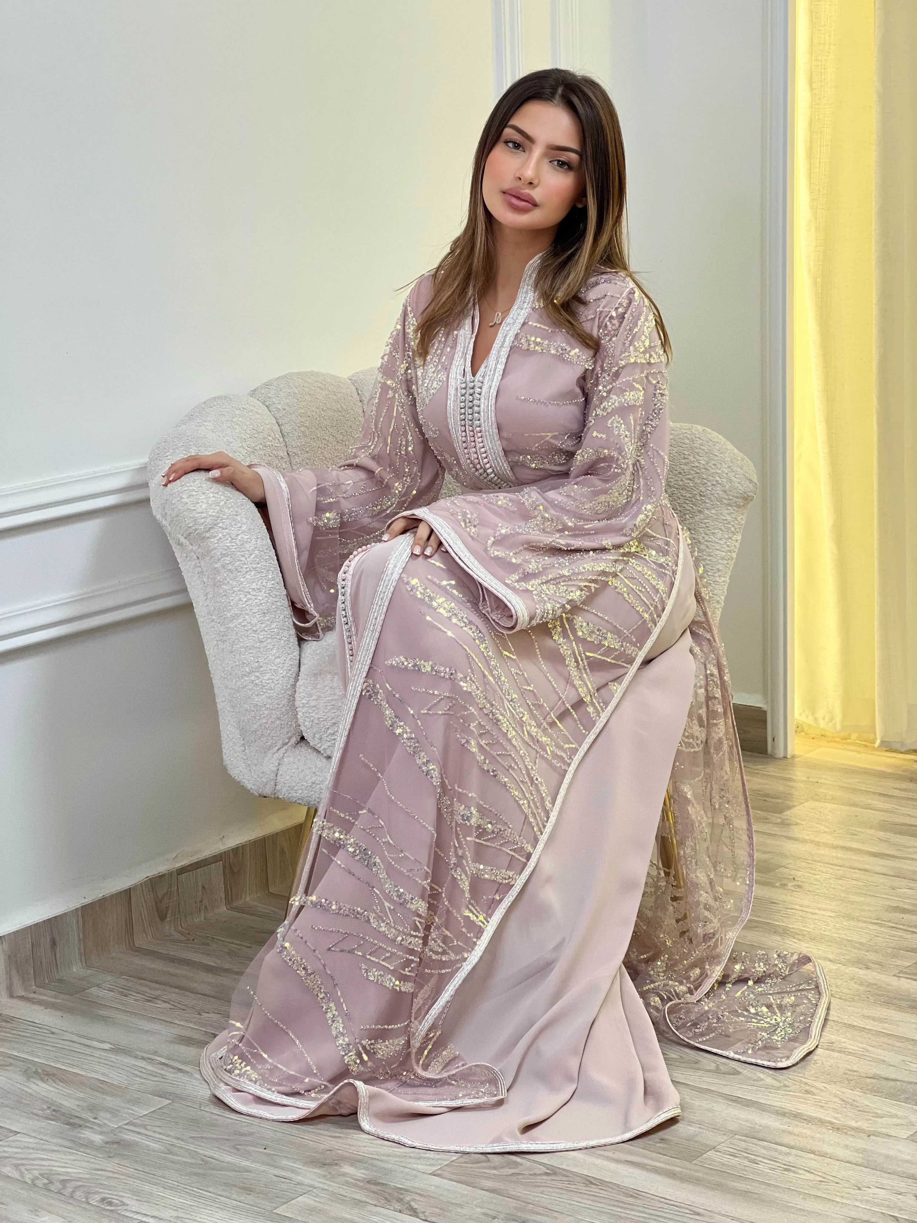 Elegant Rana Lebsa