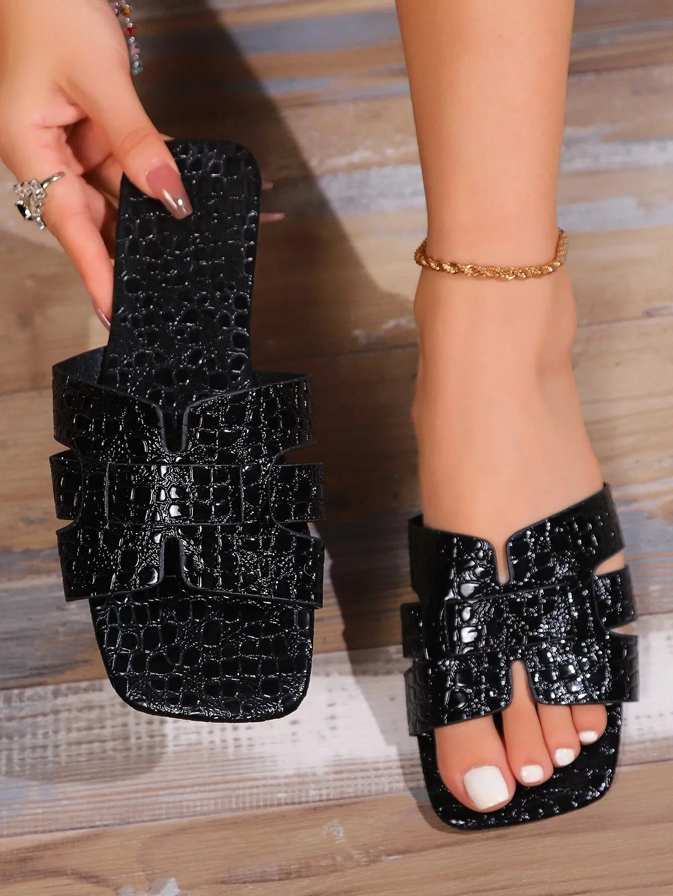 Metallic Crocodile Patterned Fancy Stylish Outdoor Sandals