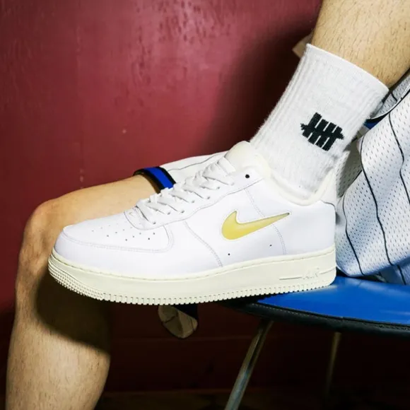 Nike Air Force 1 ’07 LX ‘Pale Vanilla’ Sneakers