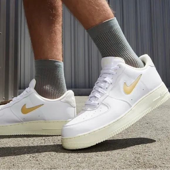 Nike Air Force 1 ’07 LX ‘Pale Vanilla’ Sneakers