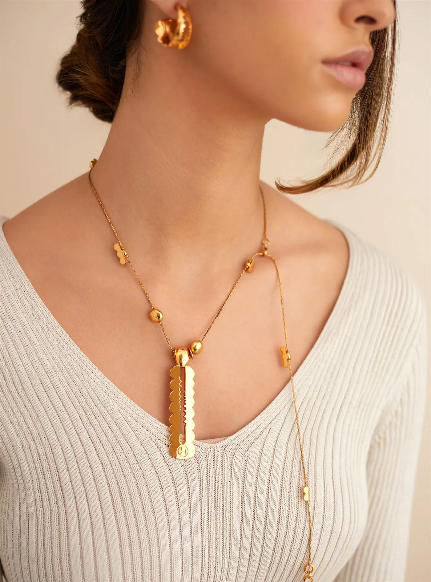 Outhouse   I   OH Atwater Village XXL Epee Drop Pendant Brass Gold Accessories  OHAW21NE901