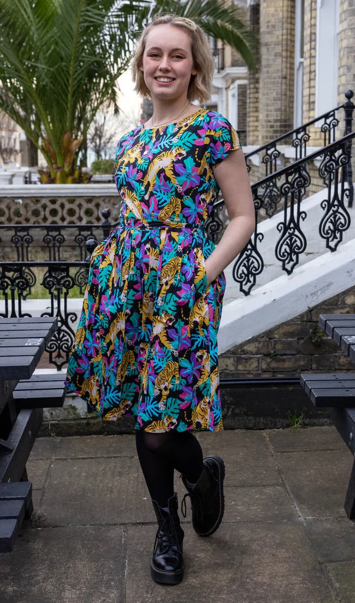 SIZE 8* Black Tiger Lily Stretch Belted Tea Dress with Pockets