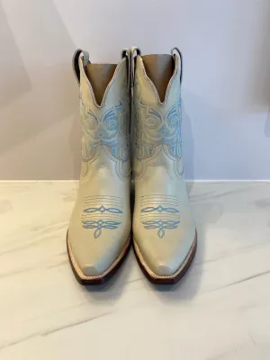 The Jax Boot -White/Light Blue