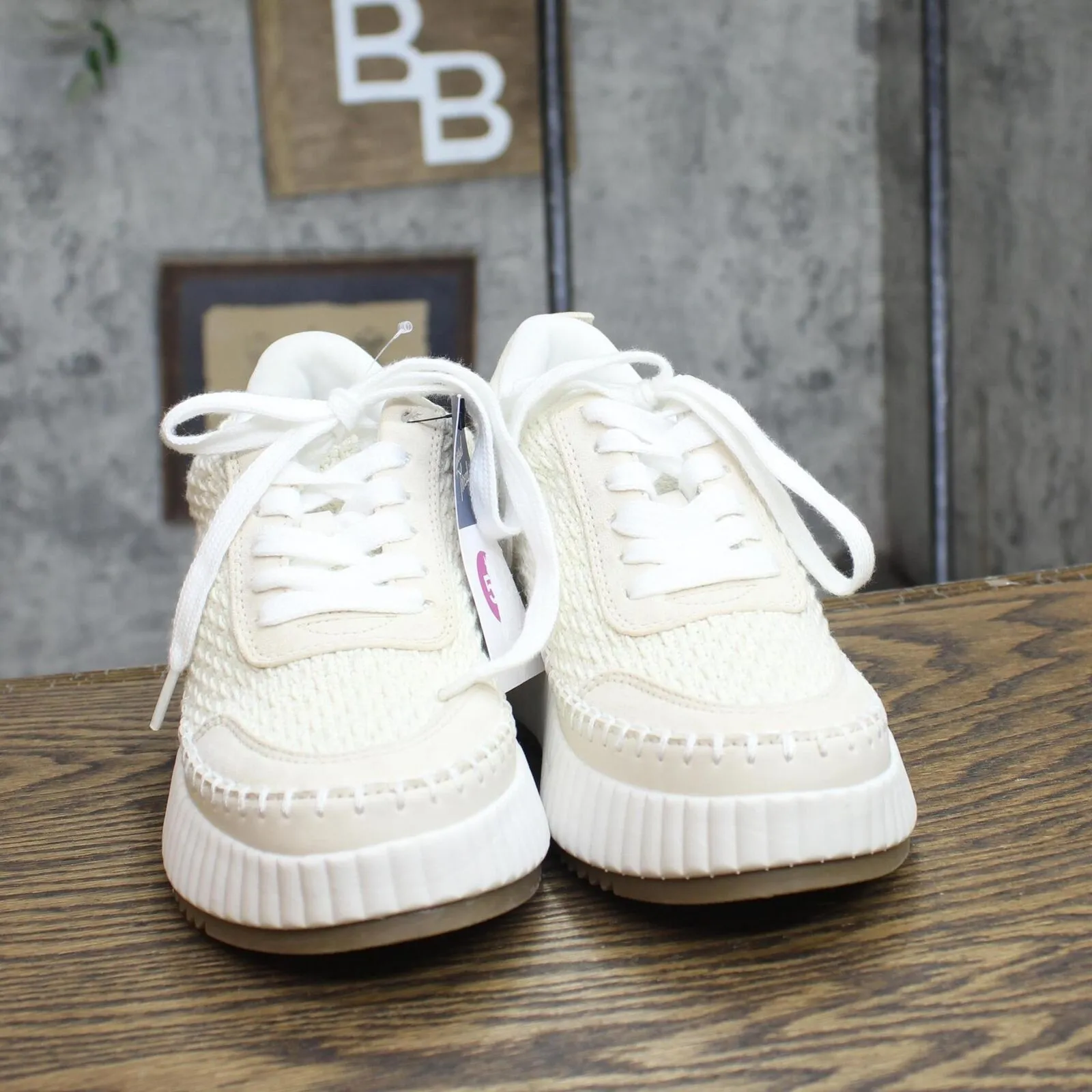 Universal Thread Persephone Sneakers Memory Foam Insole Light Beige Brown 5.5M