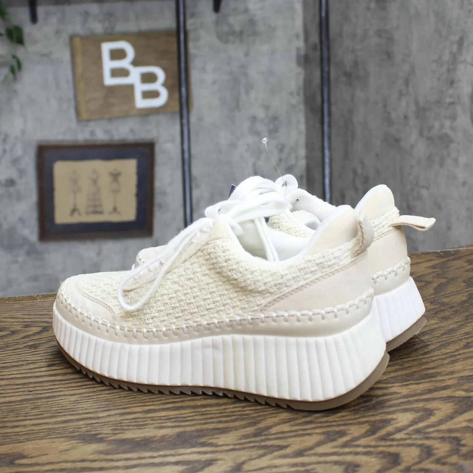 Universal Thread Persephone Sneakers Memory Foam Insole Light Beige Brown 5.5M