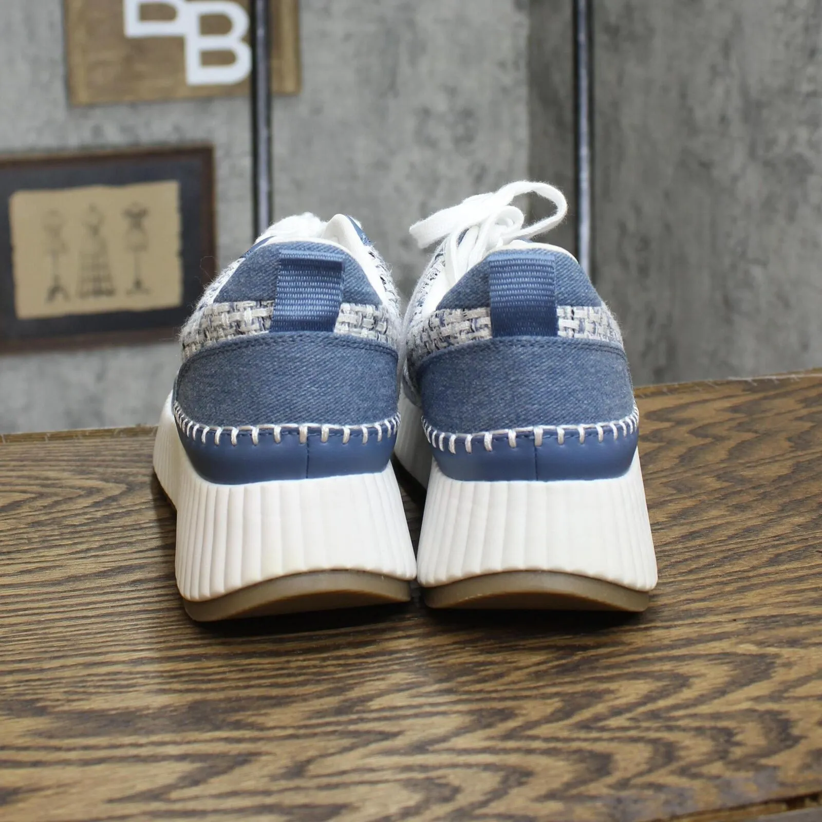 Universal Thread Women's Persephone Sneakers with Memory Foam Insole Blue 9M