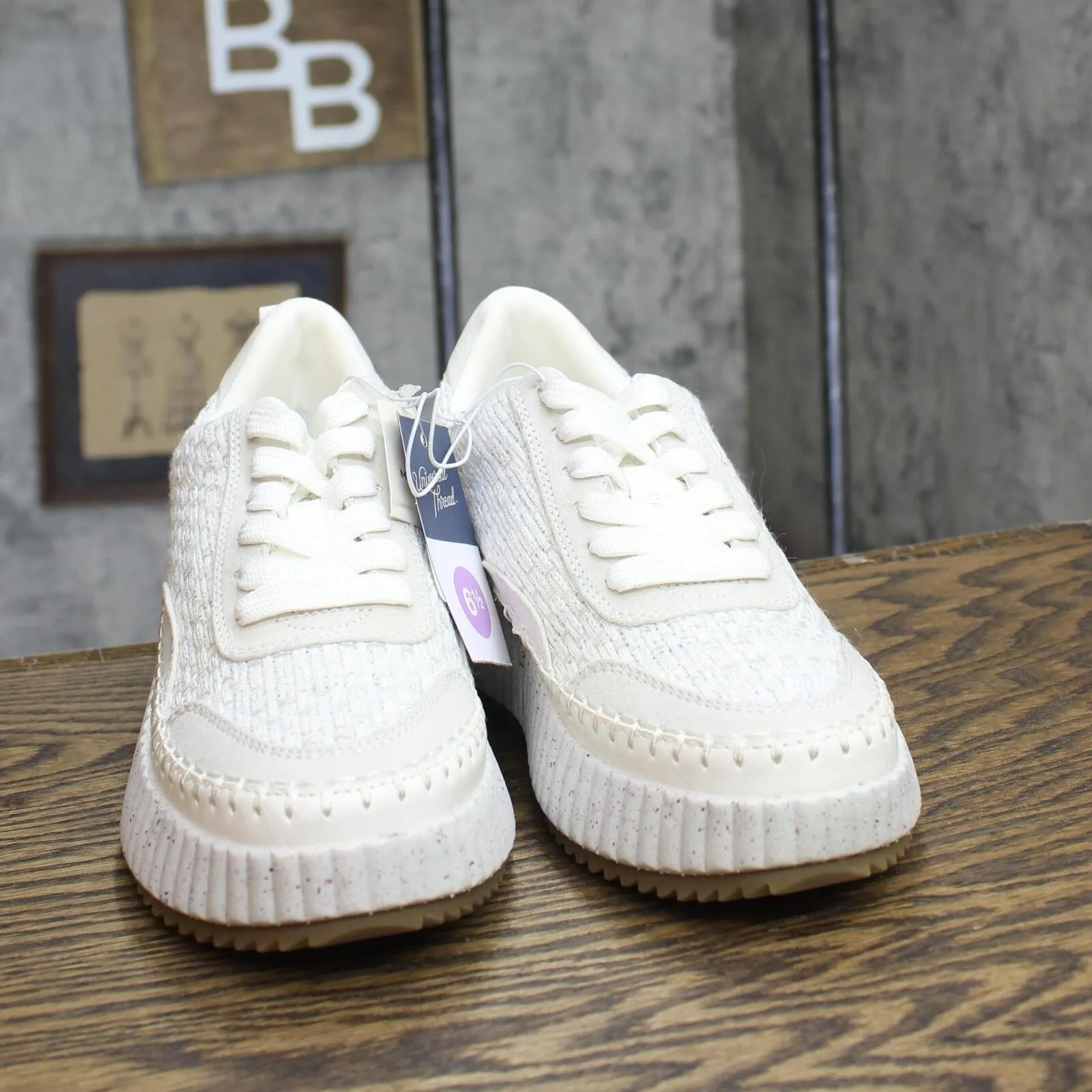 Universal Thread Womens Persephone Sneakers with Memory Foam Insole White 6.5M