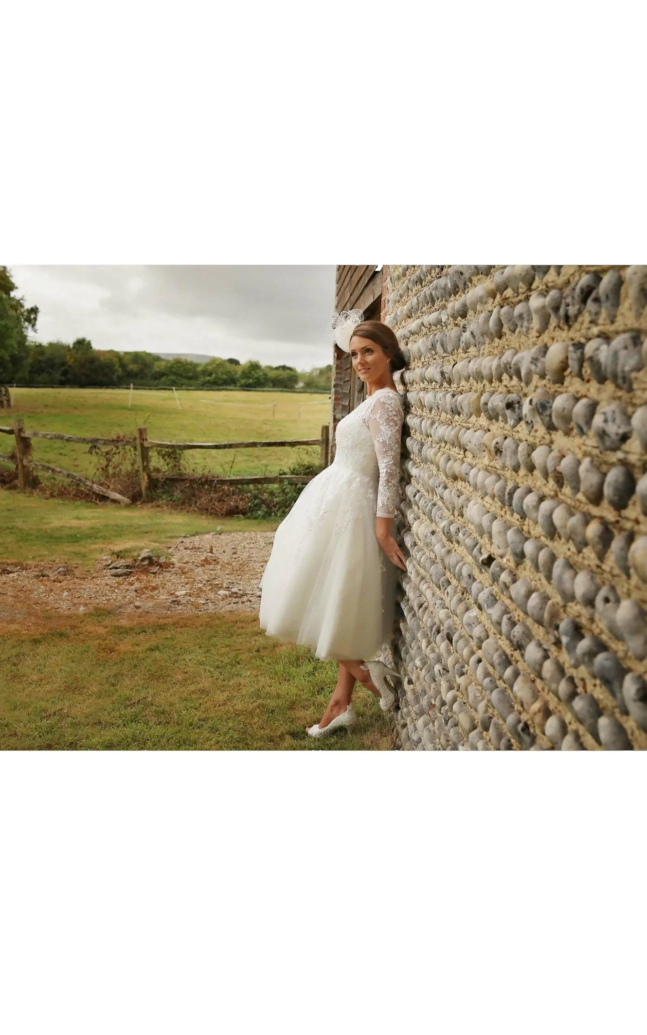 V-neck Lace Long Sleeve Tea-length Tulle Wedding Dress With Appliques-712320