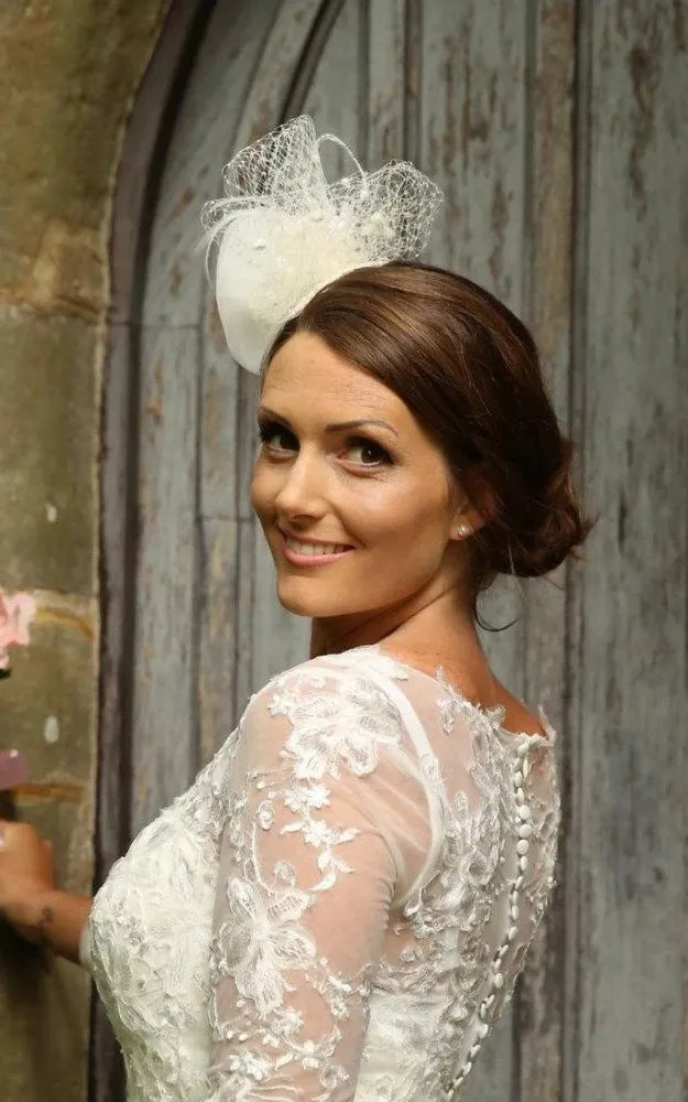 V-neck Lace Long Sleeve Tea-length Tulle Wedding Dress With Appliques-712320