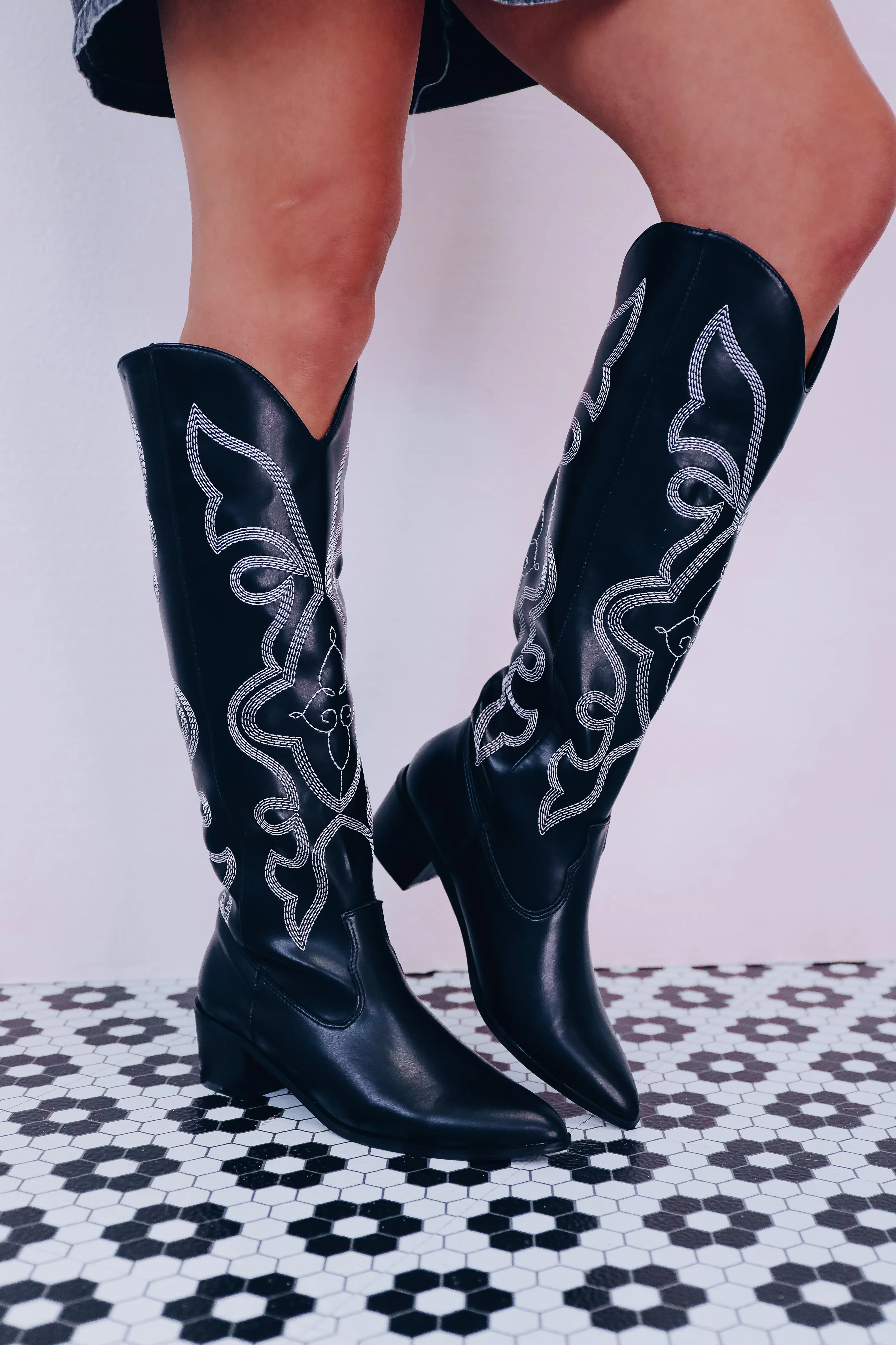 Walking Tall Western Boots - Black