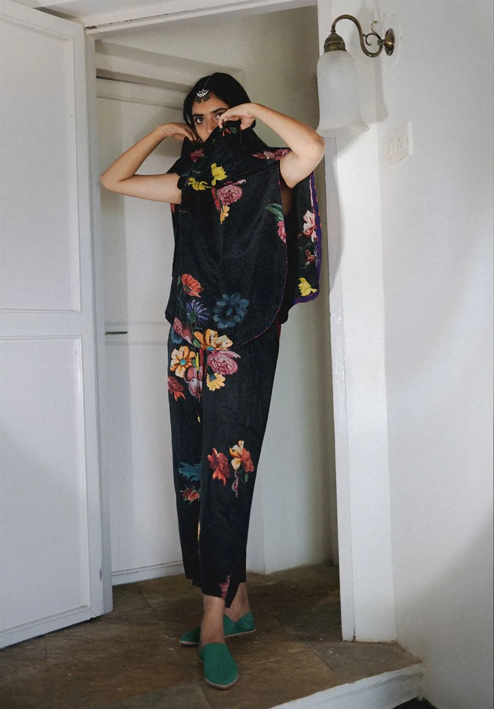 YAM   I  Vaucluse  GARDEN OF PARADISE - CHARCOAL SET KURTA SET PURE SILK HABUTAI BLACK Festive Collections YAMKU25