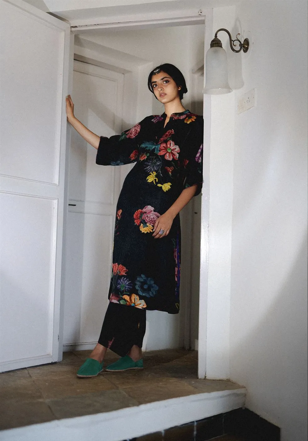 YAM   I  Vaucluse  GARDEN OF PARADISE - CHARCOAL SET KURTA SET PURE SILK HABUTAI BLACK Festive Collections YAMKU25