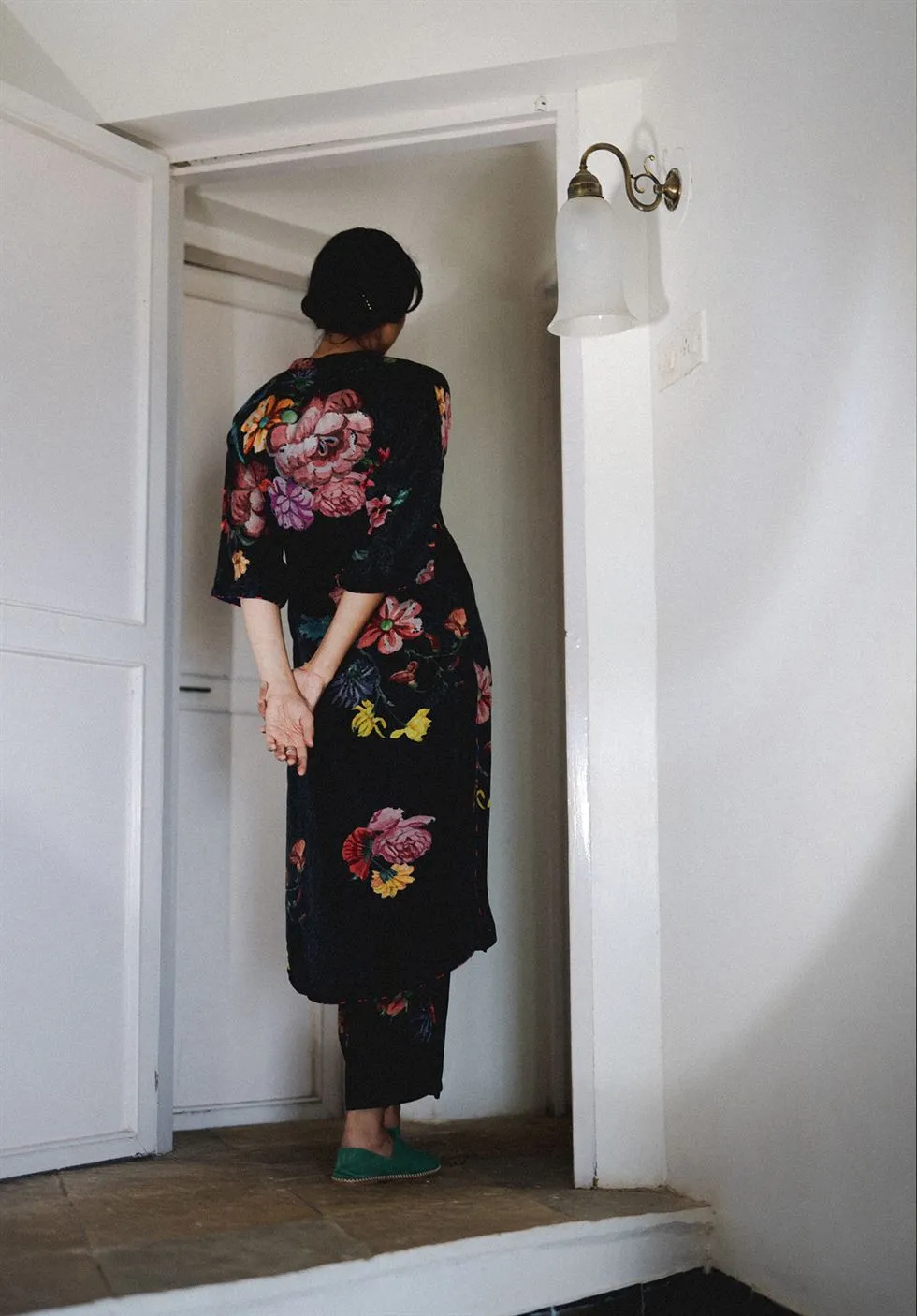 YAM   I  Vaucluse  GARDEN OF PARADISE - CHARCOAL SET KURTA SET PURE SILK HABUTAI BLACK Festive Collections YAMKU25
